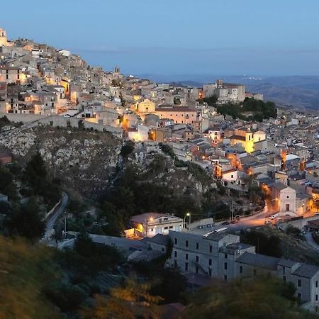 La Finestra Sul Castello B&B Mussomeli Buitenkant foto